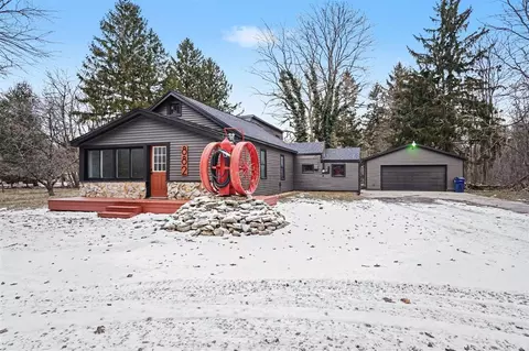 882 E Sternberg, Norton Shores, MI 49441