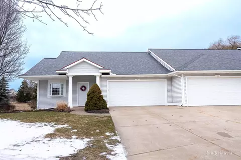 1361 E Pointe, Holland, MI 49423