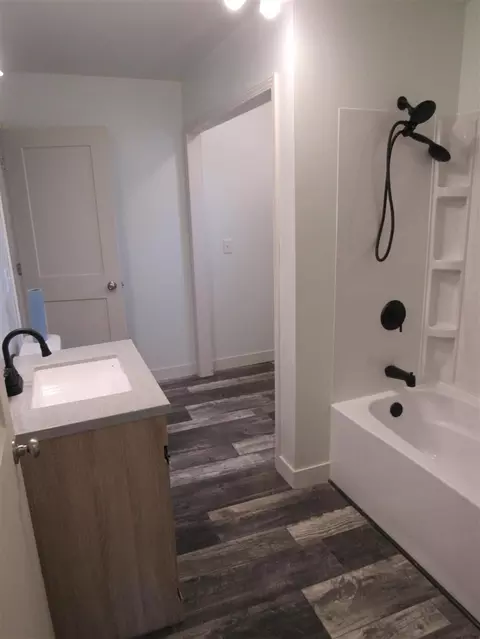 Bath - 226 Pleasant, Mendon, MI 49072 photo 3 of 3