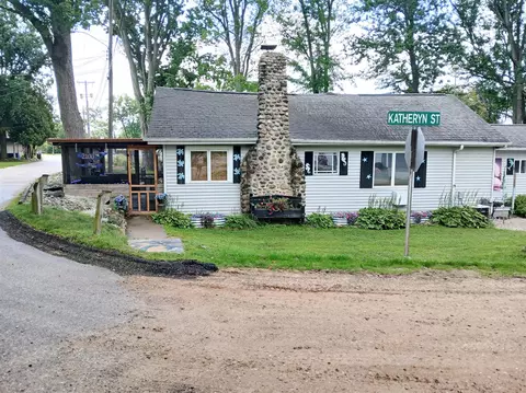 2100 Strait Tow, Crystal, MI 48818