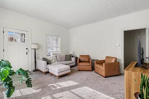 Living - 222 N Eagle, Marshall, MI 49068 photo 2 of 6