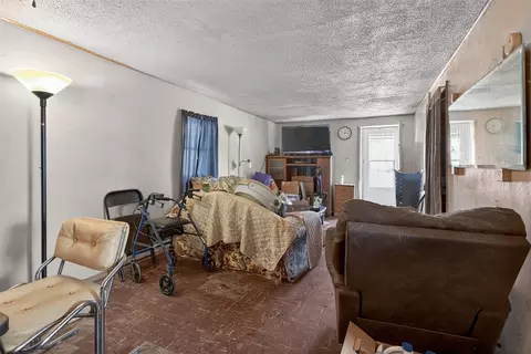 Living - 310 21st, Jackson, MI 49203 photo 1 of 1