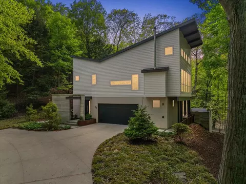 371 Dunegrass Cir, Saugatuck, MI 49453