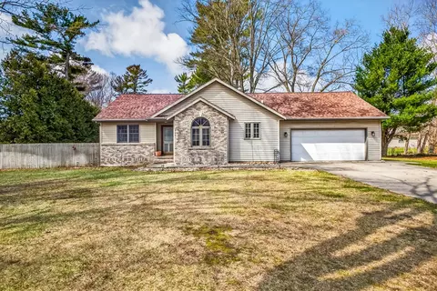 975 Glenwood, Muskegon, MI 49445