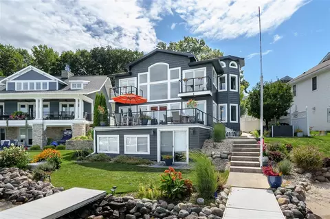 515 S Gull Lk, Richland, MI 49083