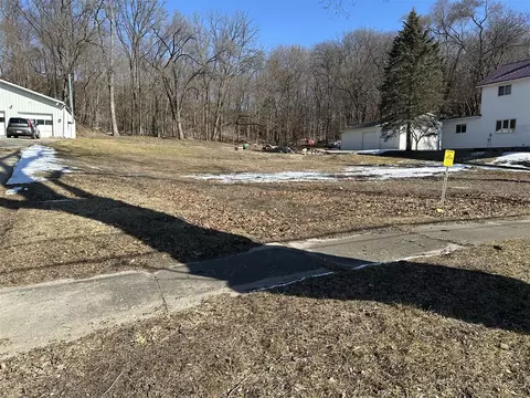 528 E Main, Ionia, MI 48846 photo 4