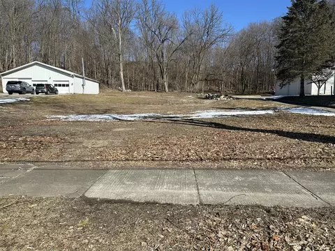 528 E Main, Ionia, MI 48846 photo 2