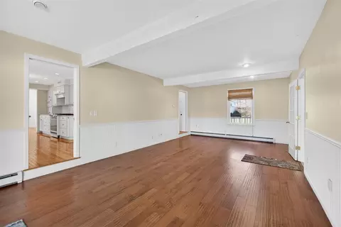 Living - 829 Thorntree, Jackson, MI 49203 photo 1 of 5