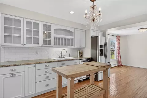 Kitchen - 829 Thorntree, Jackson, MI 49203 photo 6 of 7