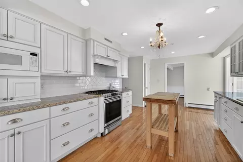 Kitchen - 829 Thorntree, Jackson, MI 49203 photo 3 of 7