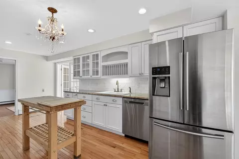 Kitchen - 829 Thorntree, Jackson, MI 49203 photo 2 of 7