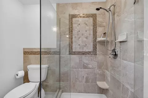Bath - 829 Thorntree, Jackson, MI 49203 photo 5 of 8
