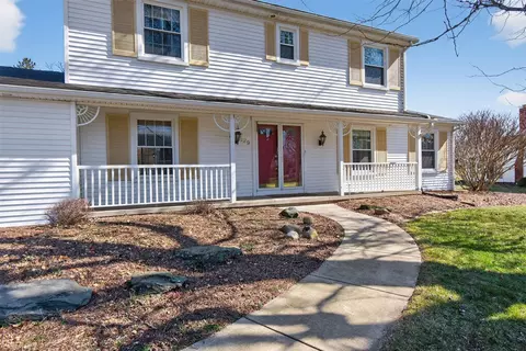 Exterior - 829 Thorntree, Jackson, MI 49203 photo 2 of 26