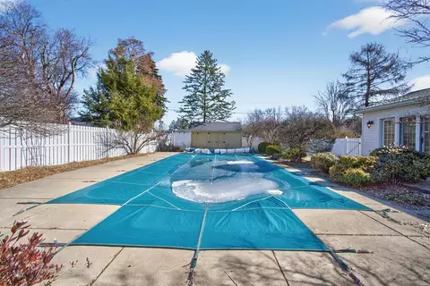 Exterior - 829 Thorntree, Jackson, MI 49203 photo 12 of 26