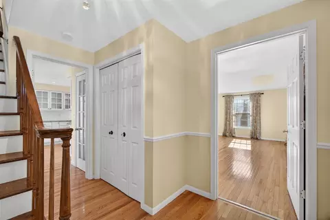 Entry Way - 829 Thorntree, Jackson, MI 49203 photo 2 of 3