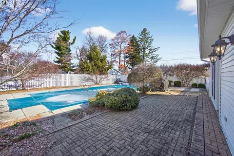 Exterior - 829 Thorntree, Jackson, MI 49203 photo 11 of 26