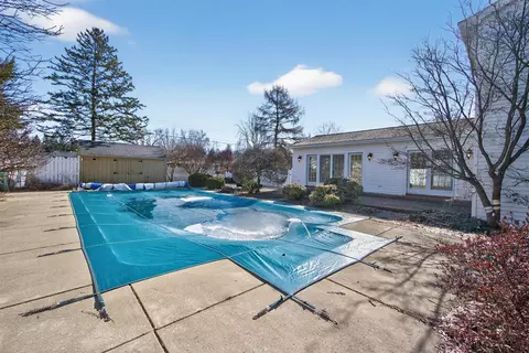Exterior - 829 Thorntree, Jackson, MI 49203 photo 10 of 26
