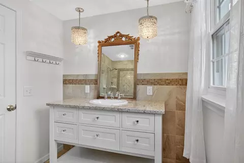 Bath - 829 Thorntree, Jackson, MI 49203 photo 6 of 8