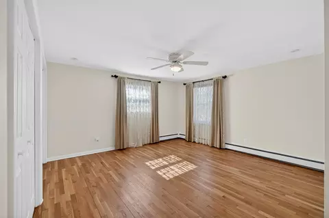 Bedroom - 829 Thorntree, Jackson, MI 49203 photo 1 of 9