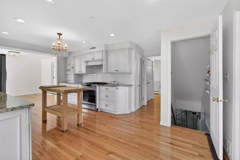 Kitchen - 829 Thorntree, Jackson, MI 49203 photo 7 of 7