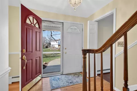 Entry Way - 829 Thorntree, Jackson, MI 49203 photo 1 of 3