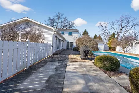 Exterior - 829 Thorntree, Jackson, MI 49203 photo 8 of 26