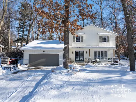 7401 Treeline, Grand Rapids, MI 49546