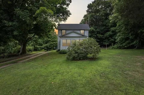 842 10th, Plainwell, MI 49080