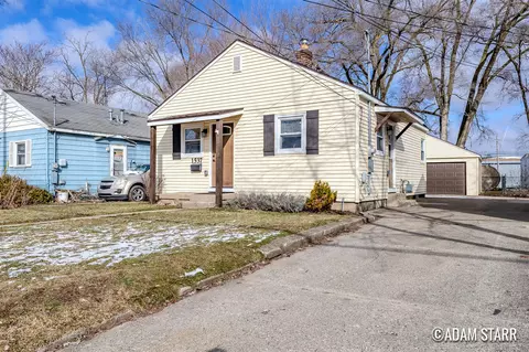 1537 Whiting, Wyoming, MI 49509