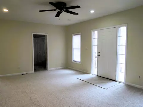 Living - 1113 E South, Jackson, MI 49203 photo 3 of 4