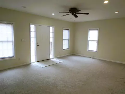 Living - 1113 E South, Jackson, MI 49203 photo 2 of 4