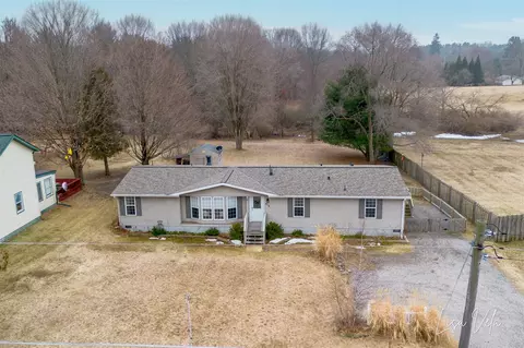 913 E Lewis, Whitehall, MI 49461