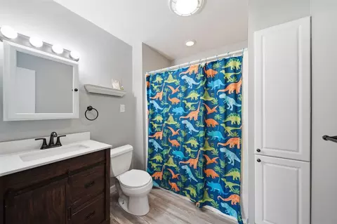 Bath - 211 Hackett, Jackson, MI 49202 photo 1 of 3