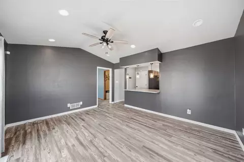 Living - 211 Hackett, Jackson, MI 49202 photo 4 of 4