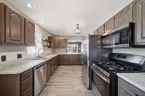Kitchen - 211 Hackett, Jackson, MI 49202 photo 2 of 3