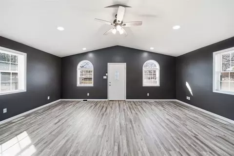 Living - 211 Hackett, Jackson, MI 49202 photo 2 of 4