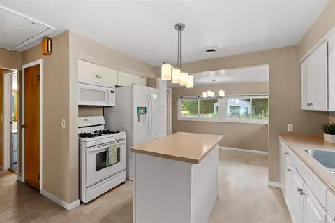 Kitchen - 10494 Tomkinson, Scotts, MI 49088 photo 3 of 4