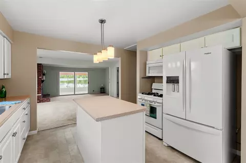Kitchen - 10494 Tomkinson, Scotts, MI 49088 photo 2 of 4