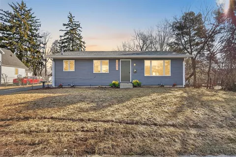 2064 Roos, Wyoming, MI 49509