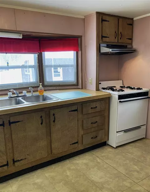 Kitchen - 7737 NE County Line, Riverdale, MI 48877 photo 3 of 4