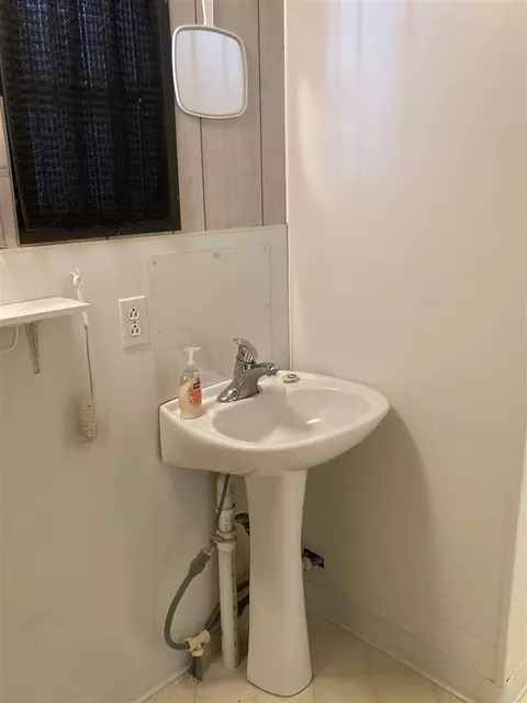 Bath - 7737 NE County Line, Riverdale, MI 48877 photo 7 of 7