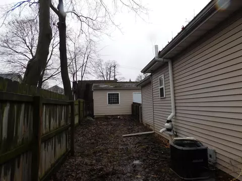 Exterior - 106 S Marshall, Marshall, MI 49068 photo 7 of 8
