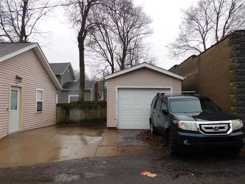 Exterior - 106 S Marshall, Marshall, MI 49068 photo 6 of 8