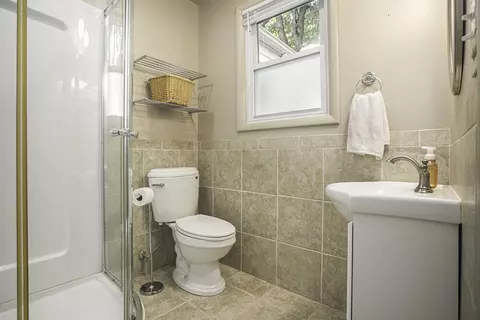 Bath - 631 N Linden, Marshall, MI 49068 photo 1 of 2