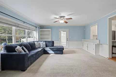 Living - 631 N Linden, Marshall, MI 49068 photo 6 of 8
