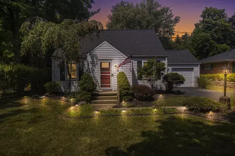 Exterior - 631 N Linden, Marshall, MI 49068 photo 4 of 13