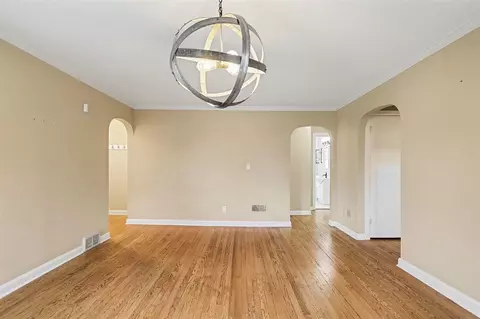 Living - 631 N Linden, Marshall, MI 49068 photo 3 of 8