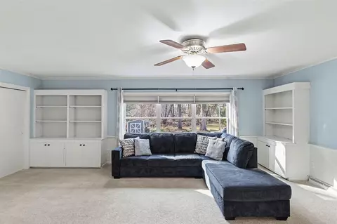 Living - 631 N Linden, Marshall, MI 49068 photo 5 of 8