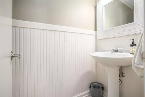 Bath - 5345 Squires Mnr, Jackson, MI 49201 photo 1 of 3