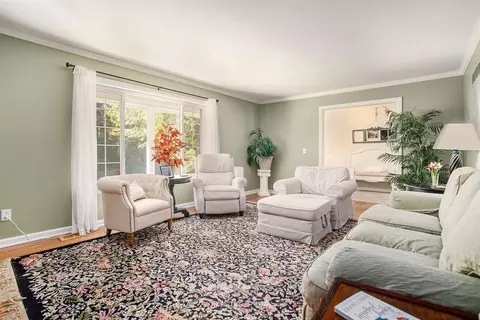 Living - 5345 Squires Mnr, Jackson, MI 49201 photo 2 of 3